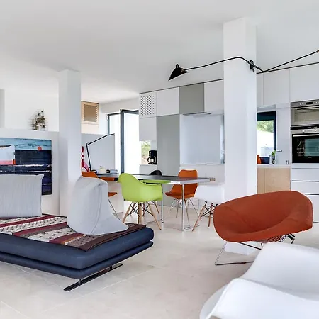Magnificent Contemporary Esterel Massif Фрежюс
